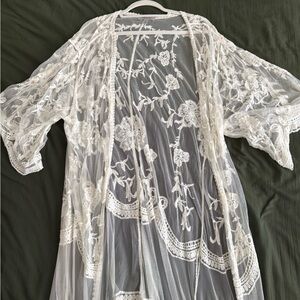 Elegant White Lace Kimono Robe